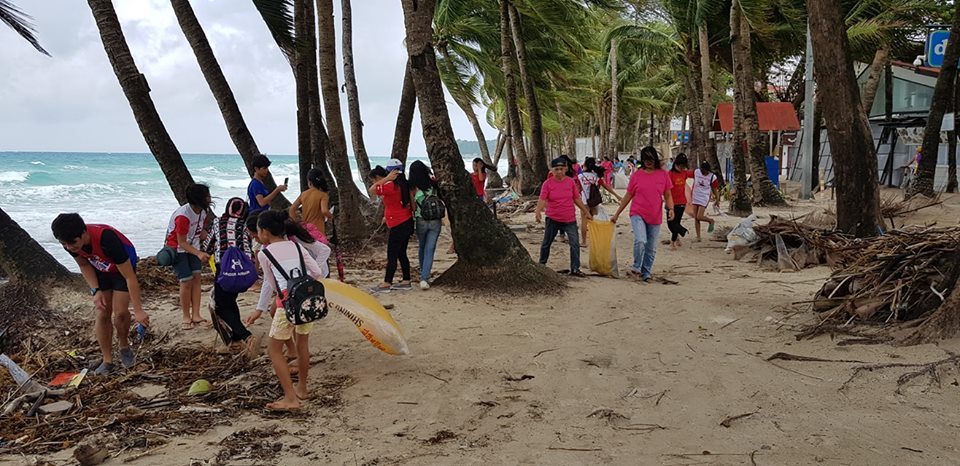 Inside Boracay: Week 16 Red Cross Beach Clean-up. Photo Credit Cristian Gelito