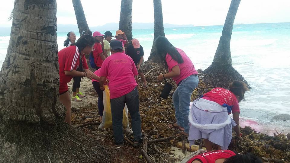 Inside Boracay: Week 16 Red Cross Beach Clean-up. Photo Credit Desiree Segovia