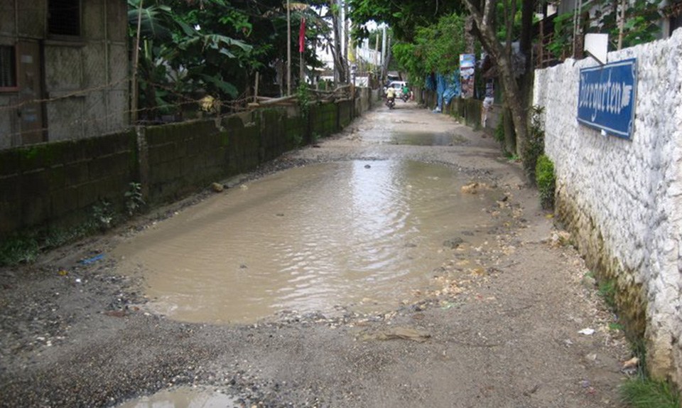 Inside Boracay: Week 13 View of Bulabog Road facing the beach from Blue Bayou – over the following years this drainage issue got so bad the whole road was submerged even in summer. Photo Credit Freida Dario-Santiago Comment View full size 960×574 Freida-Dario-Santiago-1