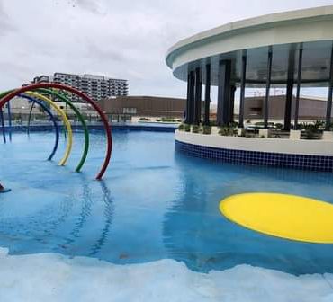Seda Manila Bay Hotel swimming pool and pavilion